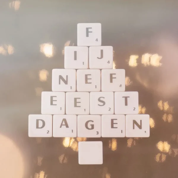 kerstkaart fijne feestdagen scrabble letters